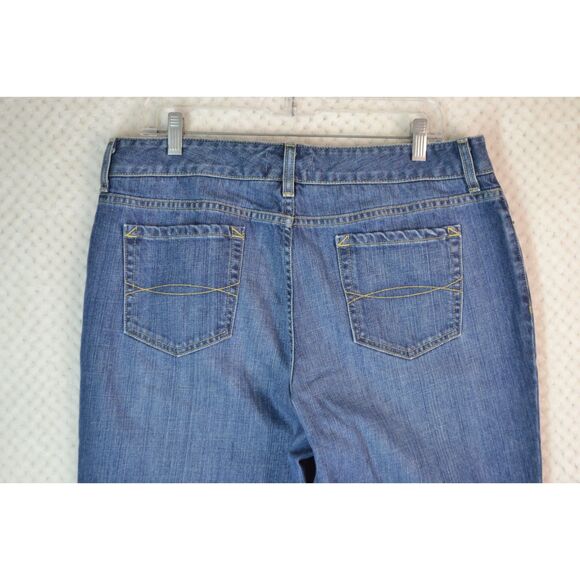 LL Bean Women's 16 Petite Medium Wash Relaxed Straight Leg Jeans - Picture 7 of 13